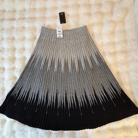 G.LU Italia Skirt Ombre Pleated Midi Gray Black lined wool cashmere medium NWT - Picture 3 of 5